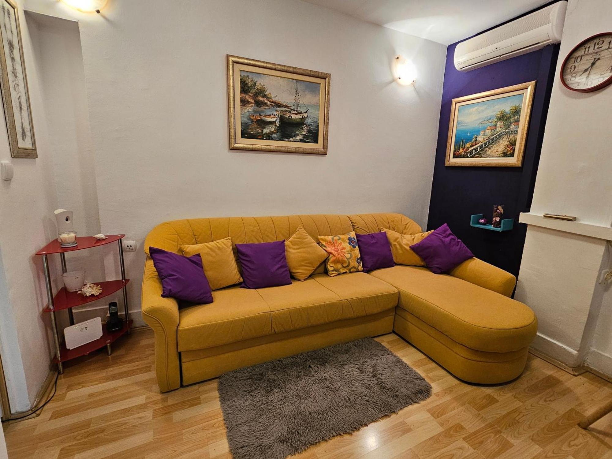Apartment With Balcony Red Rose Split Exterior photo